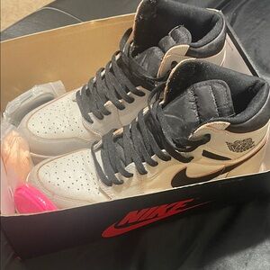 Nike SB Jordan collab NYC to Paris
Worn once- unchanged color
Rare